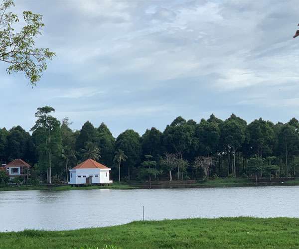N050 - Bán vườn trái cây 1971m2 view trực diện hồ Xà Bang tuyệt đẹp, giá tốt đã có sẵn 100 thổ cư nằm ngay bên khu sinh thái Cacao Park rất thích hợp để kinh doanh homestay, thiết kế nhà vườn nghỉ dưỡng tại Xà Bang, Châu Đức, BRVT giá 8.7 tỷ
